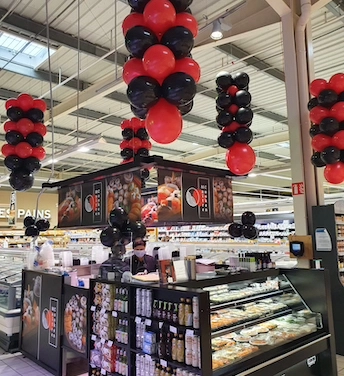 Décoration japonisante en ballons pour un stand sushi